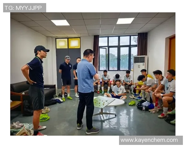 园区附中足球队奋勇拼搏展现青春风采助力校园文化建设