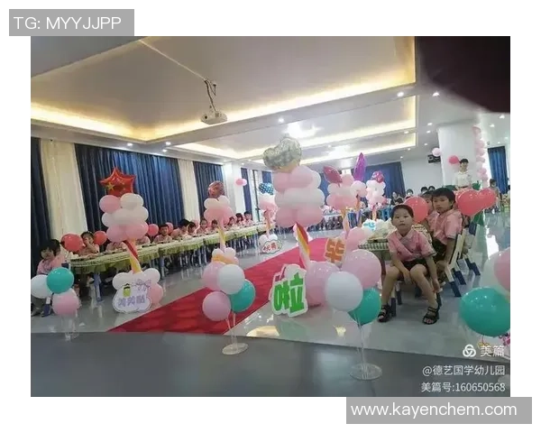 色彩斑斓的书包与足球的奇妙旅程探索青春的无限可能